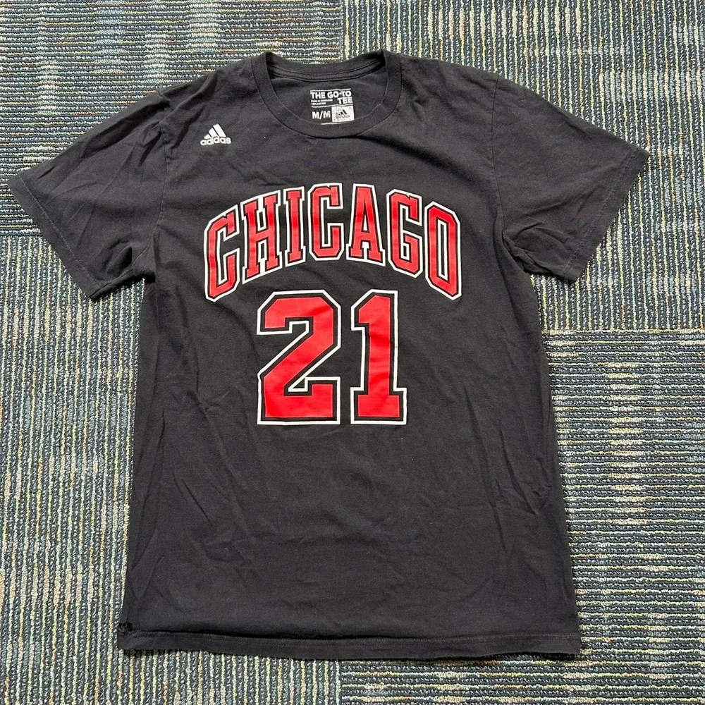 Adidas T-Shirt Medium Black Chicago Bulls Jimmy Butler 21 NBA Graphic Tee